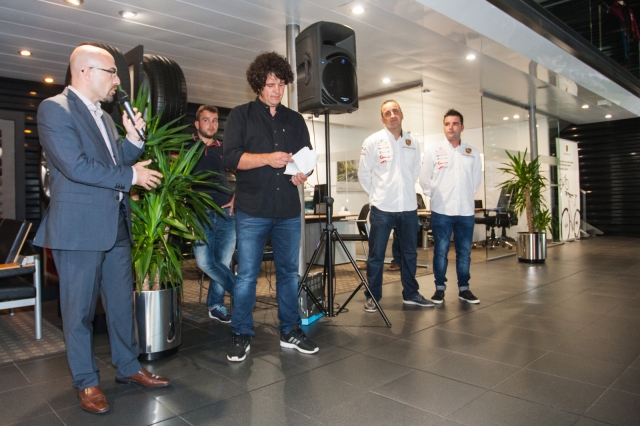 019 presentacin porsche 2010 ares racing 015